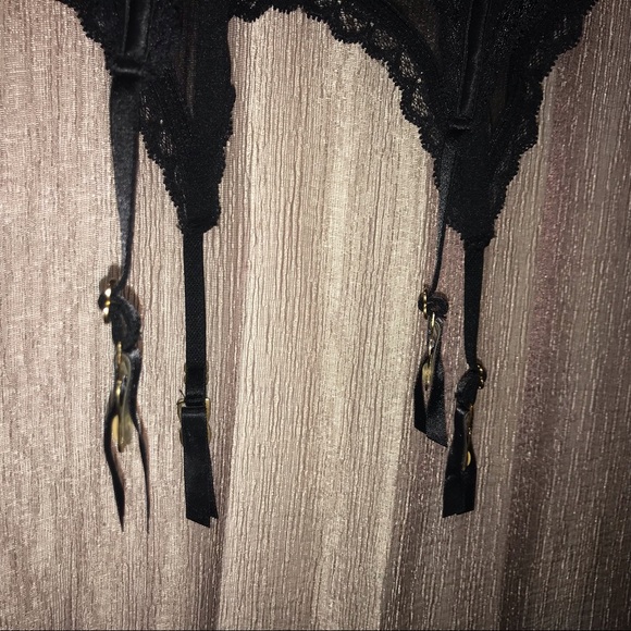 Victoria’s Secret Very Sexy Lace with Garter clips - Picture 6 of 7